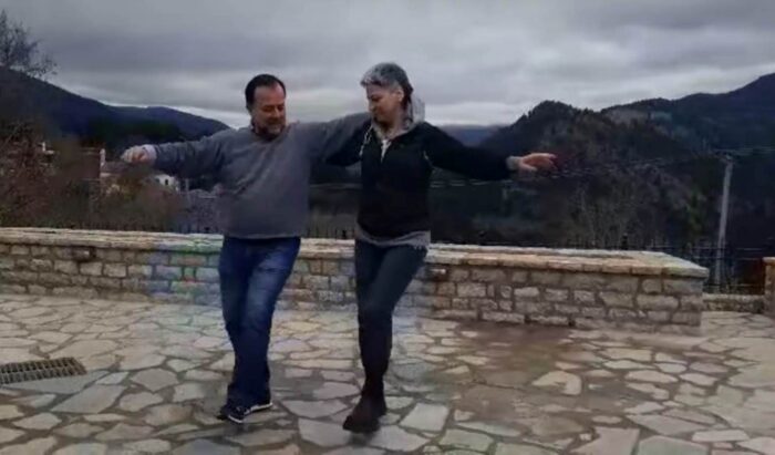 «Δεινός χορευτής» ο πρόεδρος!