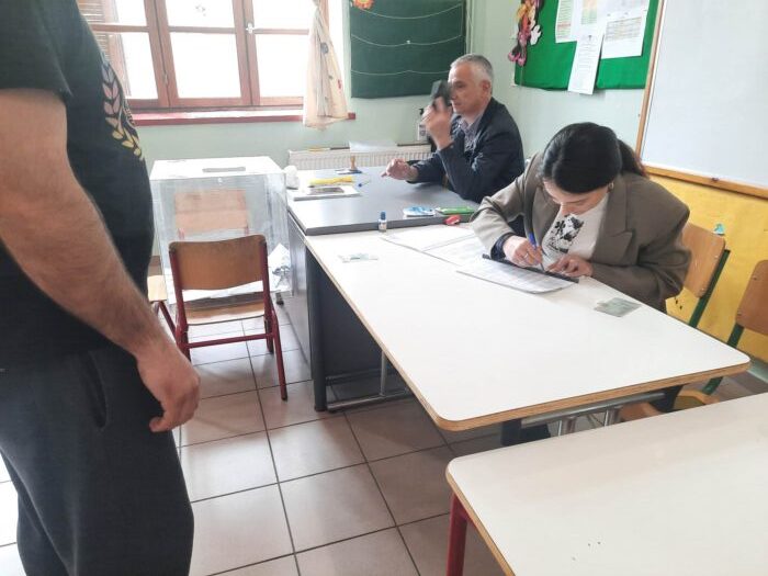 Έκλεισαν οι κάλπες σε όλη την Ελλάδα – Εν αναμονή των αποτελεσμάτων των εκλογών