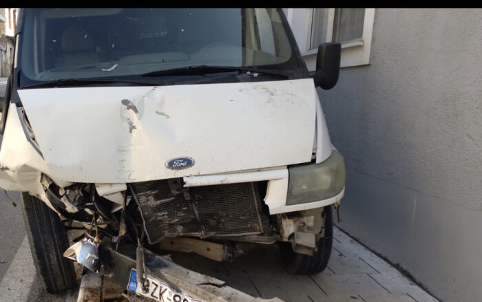 Συνελήφθη ο οδηγός της κλούβας που τράκαρε στην Αμφιλοχία- Αναζητούνται οι μετανάστες που μετέφερε