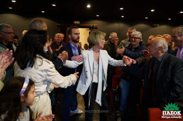 Εντυπωσιακές στιγμές από την ομιλία της υποψήφιας βουλευτή του ΠΑΣΟΚ-ΚΙΝΑΛ, Ντίνας Κατσαρή (βίντεο)