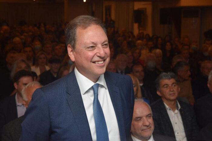 Συγκλονιστική προσέλευση του κόσμου, με πολλαπλά μηνύματα, στην ομιλία Λιβανού στο Μεσολόγγι