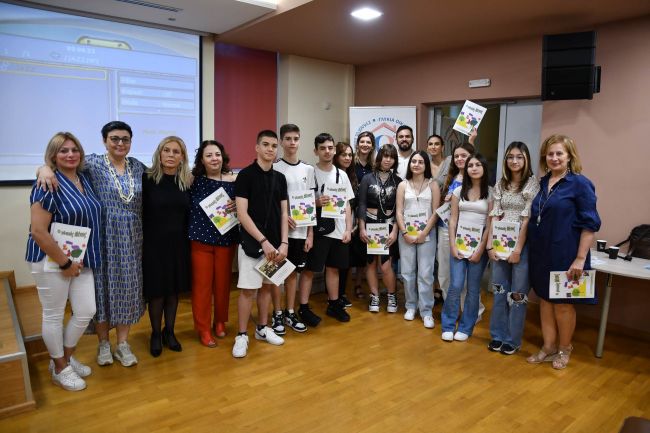 Αγρίνιο: Τιμήθηκαν οι δημιουργοί του παραμυθιού «Ο Γλυκός Μένιος» από την «Γλυκιά Οικογένεια»