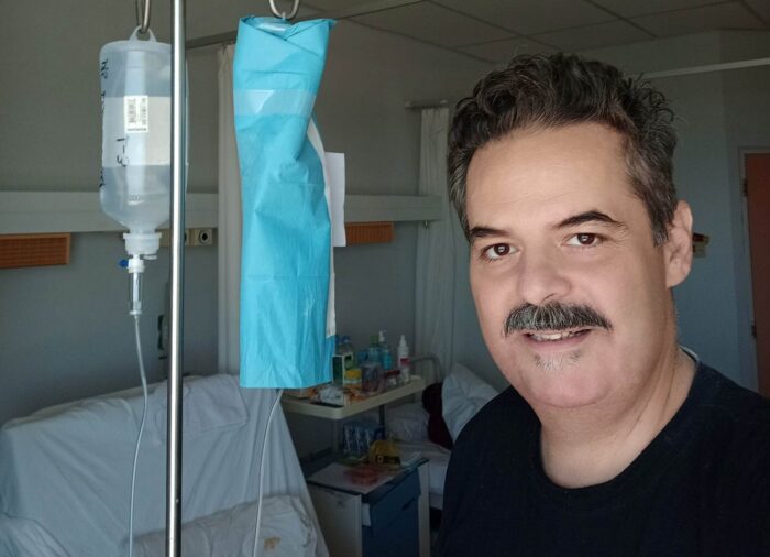 Την μεγαλύτερη μάχη για τη ζωή του, με την λευχαιμία, δίνει ο Αγρινιώτης τραγουδιστής Γιάννης Πανουκλιάς