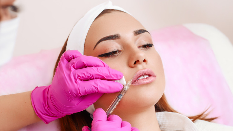 Κύκλωμα διακινούσε παράνομα botox και υαλουρονικό οξύ – Δυο συλλήψεις