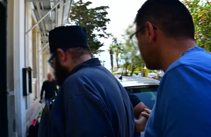 Υπό κράτηση ο Αρχιμανδρίτης που έστελνε άσεμνα βίντεο σε ανήλικο