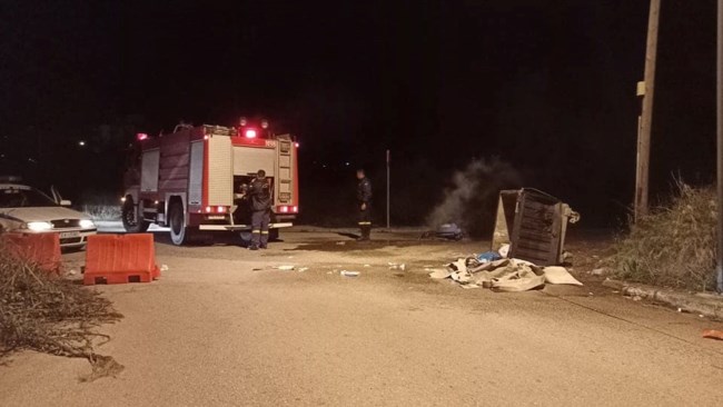 Αη Βασιλιώτικα Αγρινίου: Πυροσβέστες έδιναν μάχη με τις φλόγες και Ρομά έσπαγαν το τζάμι του Πυροσβεστικού