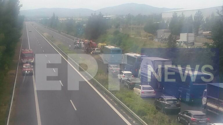 Σφοδρή σύγκρουση Ι.Χ με βανάκι της Αστυνομίας στην Τρίπολη – Ενας νεκρός
