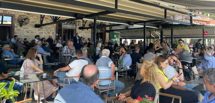 Συνάντηση του Θανάση Παπαθανάση με πολίτες στη Βόνιτσα