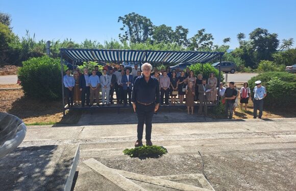 Σε κλίμα συγκίνησης στα Καλύβια το  Επίσημο Μνημόσυνο  στη μνήμη των εκτελεσθέντων