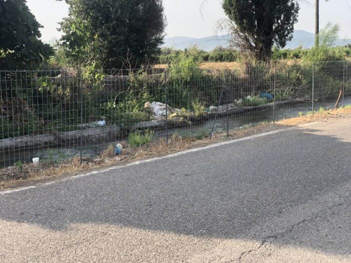 Όχθια Αγρινίου: Επιτέλους μπήκε πλέγμα στη διώρυγα….