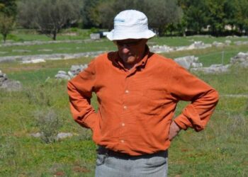Το ύστατο χαίρε στον Καθηγητή Αρχαιολογίας και Διευθυντή της Ανασκαφής του Θέρμου Ιωάννη Παπαποστόλου