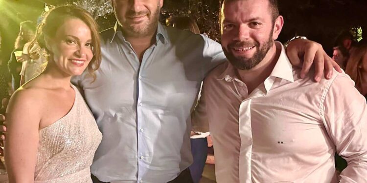 Στη γη του Οδυσσέα παντρεύτηκε την εκλεκτή της καρδιάς του ο Βασίλης Βλάχος