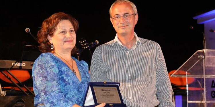 Βραβεύτηκε η Δρ Ολυμπία Βικάτου για την προσφορά της στην ανέγερση του Μουσείου Θέρμου