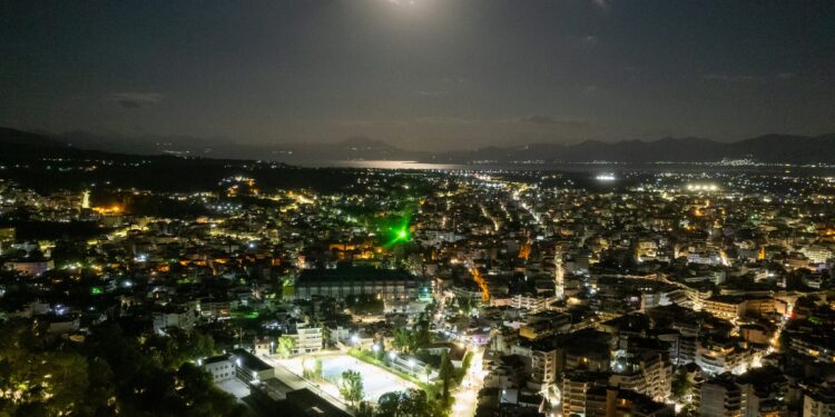 Μαγεύει η υπερπανσέληνος του Αυγούστου/ Το μπλε φεγγάρι πάνω από το Αγρίνιο