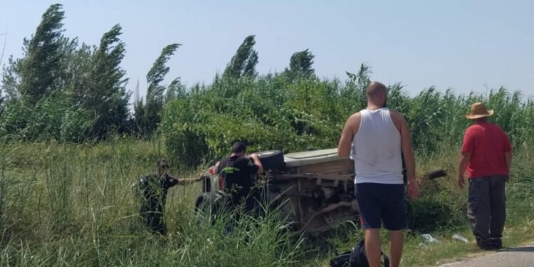 Εκτροπή οχήματος στο Κρυονέρι-3 άτομα τραυματίστηκαν