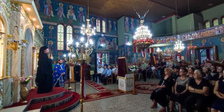 Αιτωλ/νία:Με κατάνυξη και τη συμμετοχή πλήθους πιστών τελoύνται οι Παρακλήσεις στην Παναγία