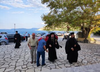 Ο Μητροπολίτης  Δαμασκηνός σε Μύτικα και Κατούνα