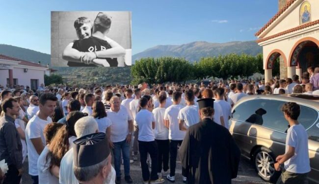 Σπαραγμός στη Ναύπακτο στο στερνό αντίο στον 17χρονο Μάριο