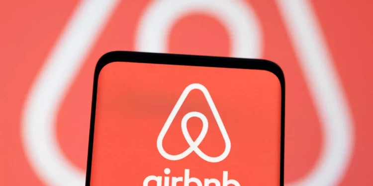 Τέλος η φοροδιαφυγή στα Airbnb – Πρόστιμα έως 500.000 ευρώ προβλέπει το νομοσχέδιο για τις ψηφιακές πλατφόρμες