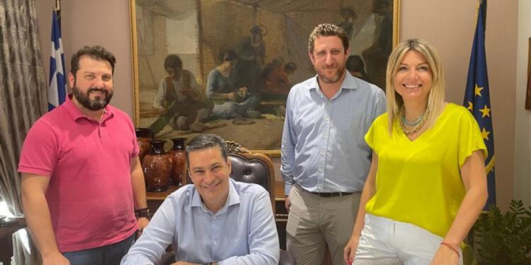 Κατέθεσε το ψηφοδέλτιό του ο Γ. Παπαναστασίου / 460 οι υποψήφιοι