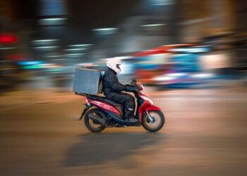 Υπουργείο Εργασίας: Νέα ΚΥΑ για την προστασία των εργαζομένων στo delivery