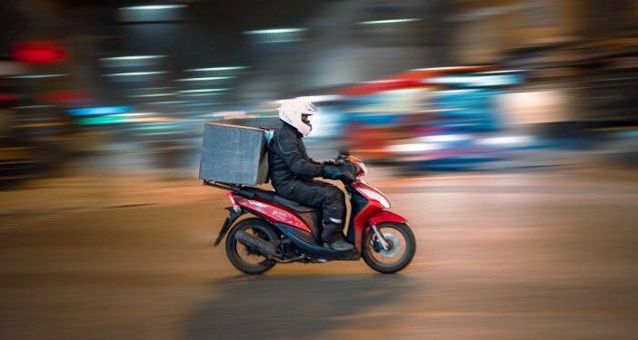 Υπουργείο Εργασίας: Νέα ΚΥΑ για την προστασία των εργαζομένων στo delivery