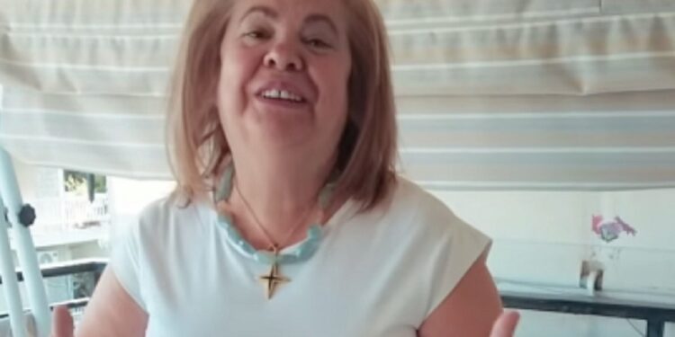 Έφη Θώδη: Τραγούδησε το “Sexbomb” και έγινε viral στο TikTok (video)