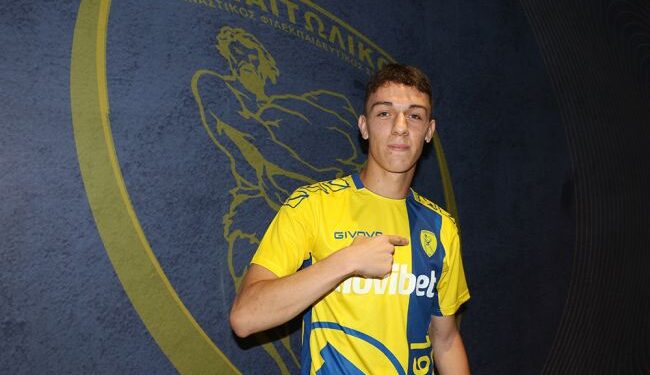 Παναιτωλικός: Επαγγελματικό συμβόλαιο υπέγραψε ο Σωτήρης Κοντούρης