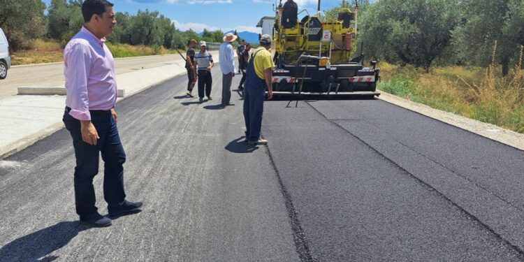 Σε εξέλιξη είναι η ασφαλτόστρωση του  ποδηλατόδρομου  που κατασκευάζεται  στον Αγ. Ιωάννη Ρηγανά
