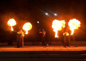 Εντυπωσιακό θέαμα με φωτιές  στο Διεθνές Φεστιβάλ Παραδοσιακών Χορών  στη Ποταμούλα  