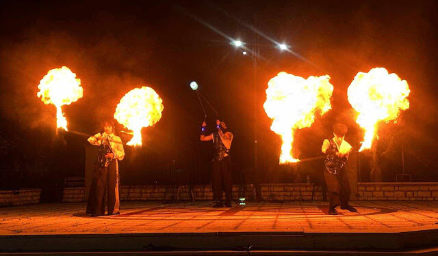 Εντυπωσιακό θέαμα με φωτιές  στο Διεθνές Φεστιβάλ Παραδοσιακών Χορών  στη Ποταμούλα  