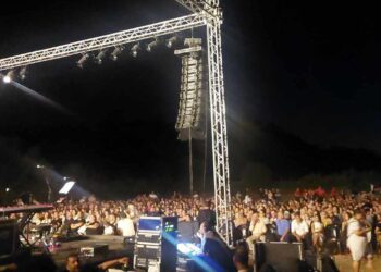 Μάγεψε για 3η συνεχόμενη  χρονιά το επιβλητικό Νεώριο και η συναυλία του Γιάννη Κότσιρα!