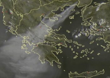 Εικόνες από δορυφόρο με το σύννεφο καπνού να κινείται προς Αιτωλ/νία