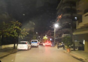 Αγρίνιο/Νεαρός έπεσε από το 2ο όροφο πολυκατοικίας (φωτο)