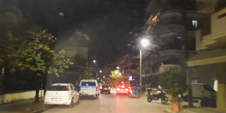 Αγρίνιο/Νεαρός έπεσε από το 2ο όροφο πολυκατοικίας (φωτο)