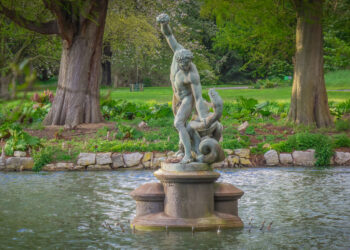 Συντριβάνι με την πάλη Αχελώου-Ηρακλή έχει το Λονδίνο …..και όχι το Αγρίνιο!