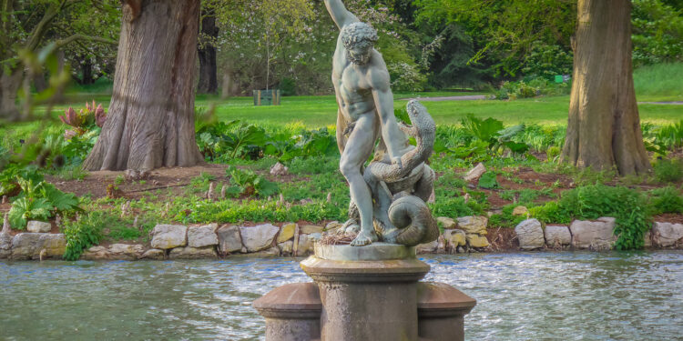 Συντριβάνι με την πάλη Αχελώου-Ηρακλή έχει το Λονδίνο …..και όχι το Αγρίνιο!