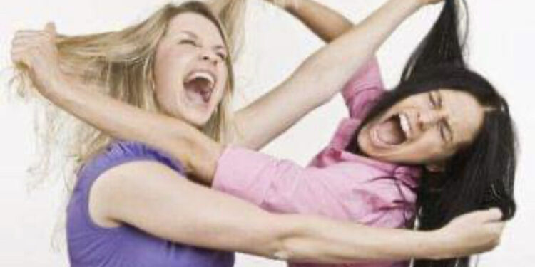 Τσακώνονται και δημοσίως υποψήφιες!!