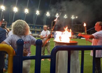 Άναψε η «Φλόγα της Αγάπης» στο γήπεδο του Παναιτωλικού