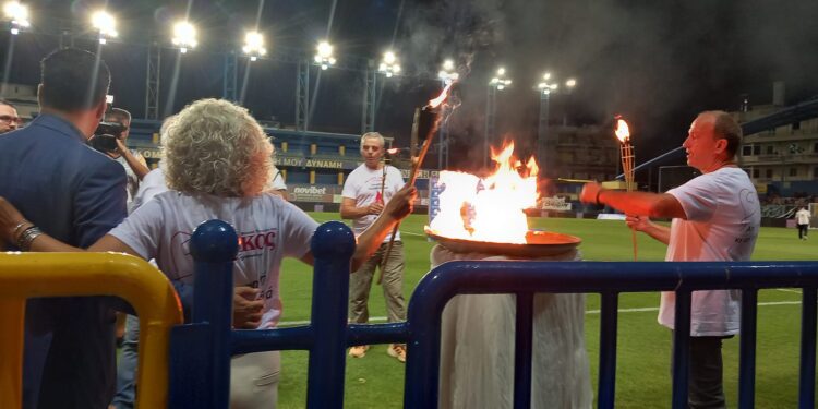 Άναψε η «Φλόγα της Αγάπης» στο γήπεδο του Παναιτωλικού