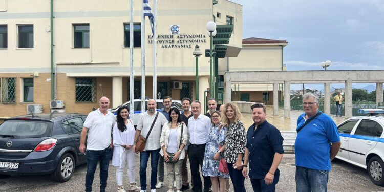 Ο Κώστας Πιστιόλας με υποψηφίους του στο Αστυνομικό Μέγαρο Αγρινίου