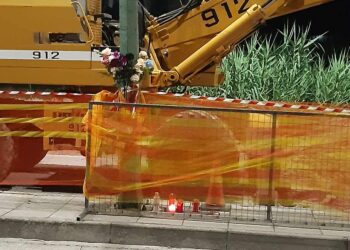 Αγρίνιο:Λουλούδια και κεριά στο σημείο όπου βρήκε τραγικό θάνατο ο 25χρονος