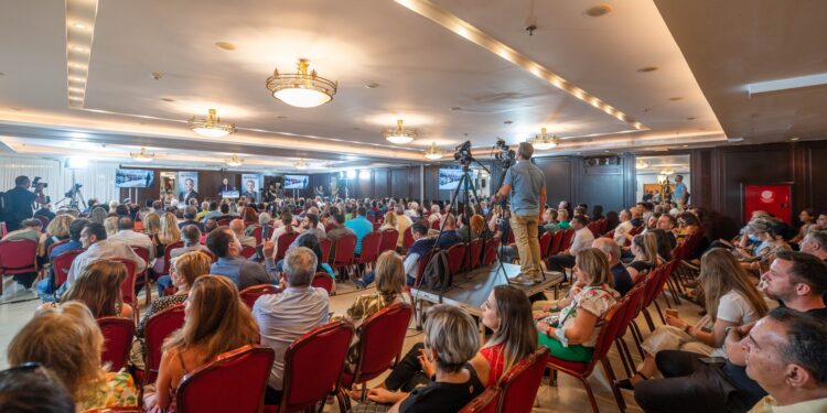 Πιστιόλας στους ετεροδημότες της Αθήνας: Όσο προσπαθούν να διχάσουν, τόσο ο λαός του Αγρινίου θα ζητά πιο δυνατά την αλλαγή