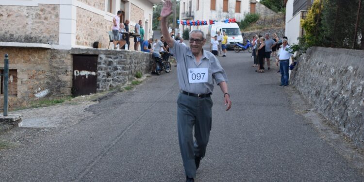 Ένας αιωνόβιος δρομέας (97 ετών) στον αγώνα στην Αιτωλοακαρνανία!