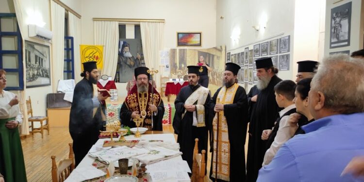 Ο Εσπερινός της εορτής του Αγίου Εθνοϊερομάρτυρος Χρυσοστόμου Επισκόπου Σμύρνης στον Άγιο Κωνσταντίνο Αγρινίου