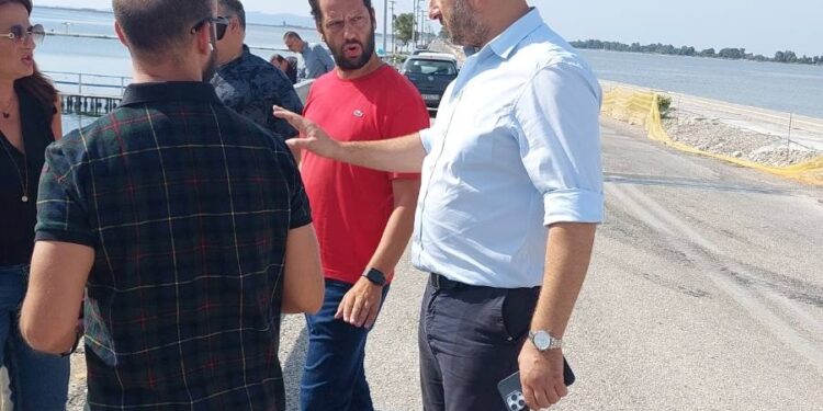 Ο Θανάσης Μαυρομμάτης επιθεώρησε την πρόοδο των εργασιών στην ανάπλαση του δρόμου της Τουρλίδας