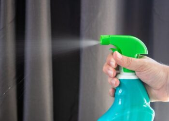 Καθαριστικά: Σοκ – Εκατοντάδες επικίνδυνες χημικές ουσίες  εκλύονται από τα προϊόντα καθαρισμού επηρεάζοντας τον αέρα [μελέτη]