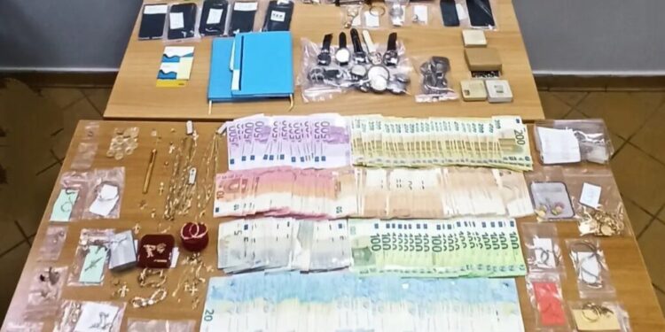 Σπείρα απατέωνων εξάρθρωσε η Ασφάλεια Αγρινίου-Εμπλεκόμενος και αστυνομικός!