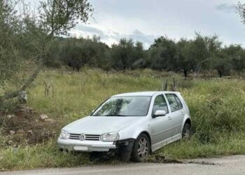 Εκτροπή αυτοκινήτου στο Θέρμο