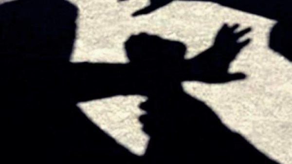 Ενδοοικογενειακή βία στο Βόλο: Χτύπησε τον πεθερό του όταν εκείνος προσπάθησε να υπερασπιστεί την εγγονή του